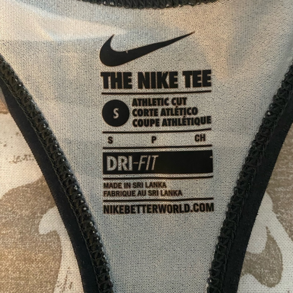 Workout top - Picture 3 of 3